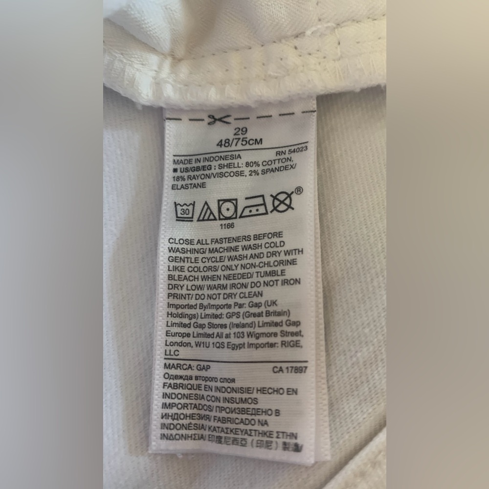 GAP Women's Off-White Jean Shorts - Picture 5 of 7